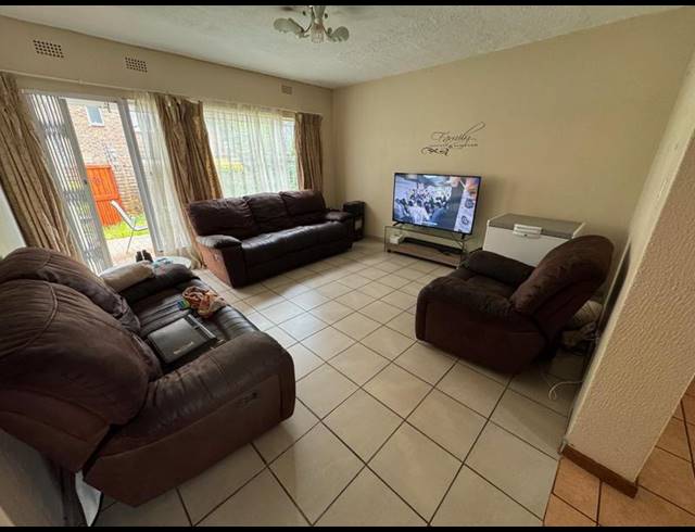 3 BEDROOM TOWNHOUSE FOR SALE IN BIRCHLEIGH NORTH